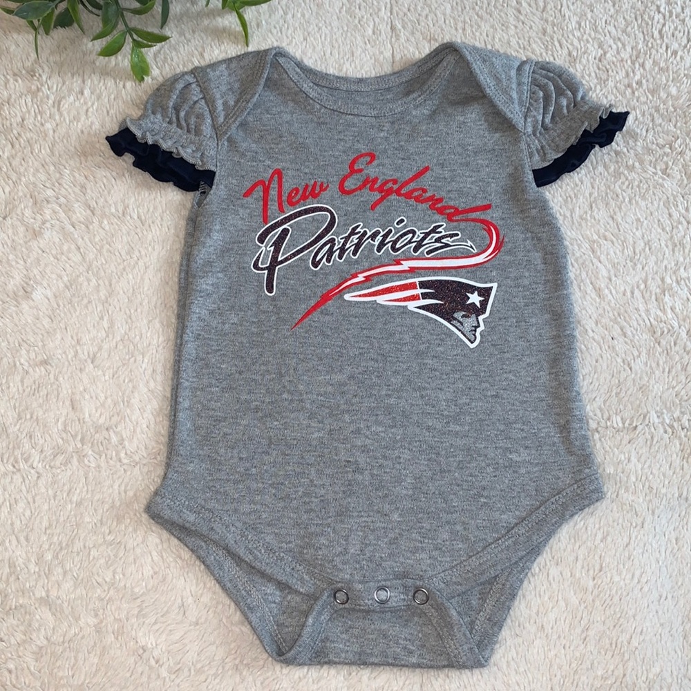 NFL Onesie New England Patriots 6-9M Gray EUC